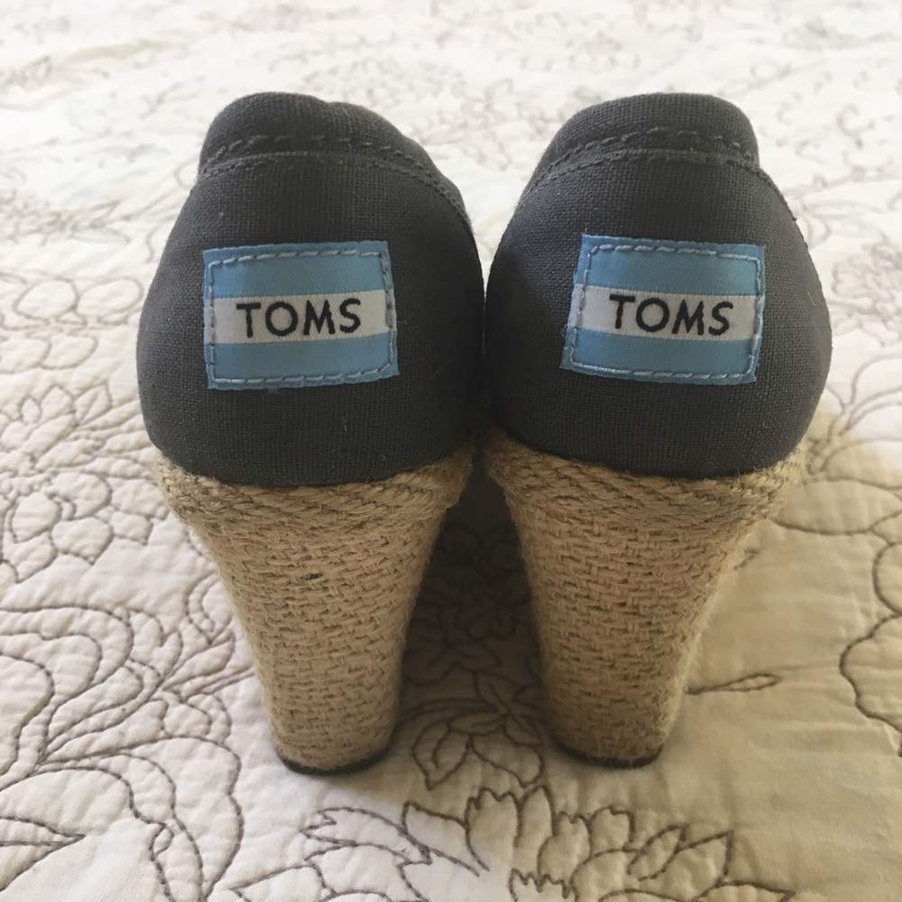 TOMS Grey Peep Toe Wedges - 5.5 - Picture 3 of 6